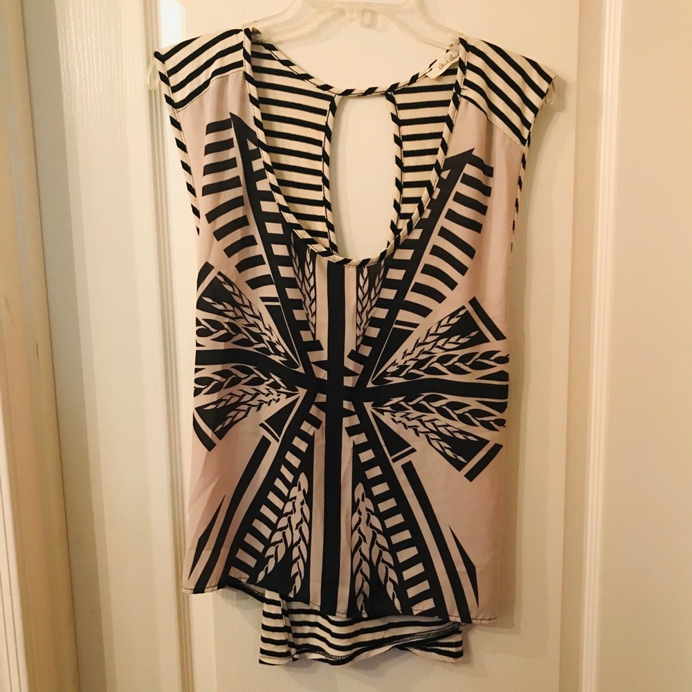 Black Bead graphic tank top